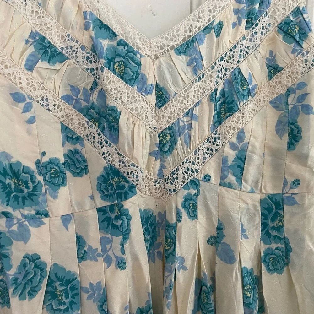 Free People | Pleated Blue Floral Dress - Picture 4 of 7
